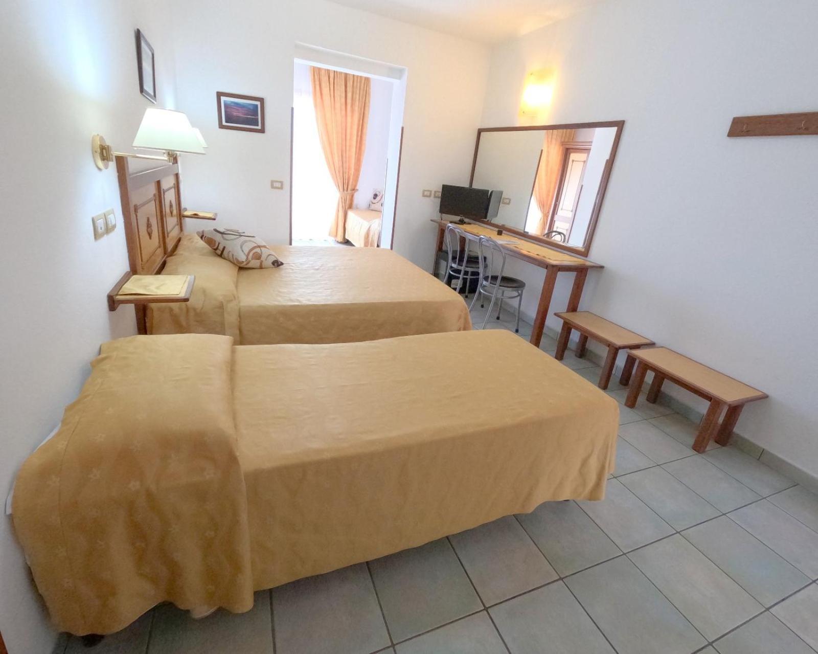 Hotel La Playa Cala Gonone Buitenkant foto