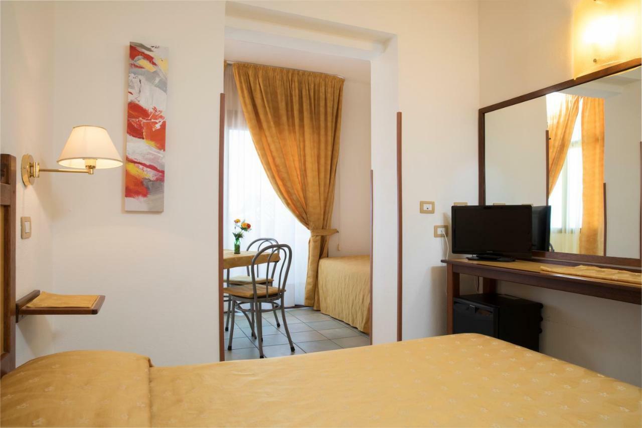 Hotel La Playa Cala Gonone Buitenkant foto