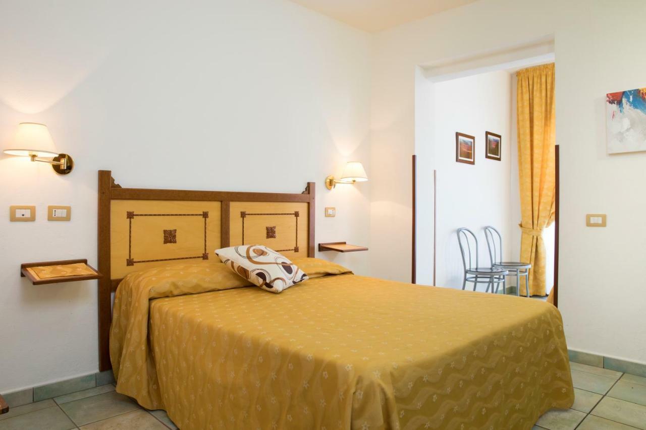 Hotel La Playa Cala Gonone Buitenkant foto