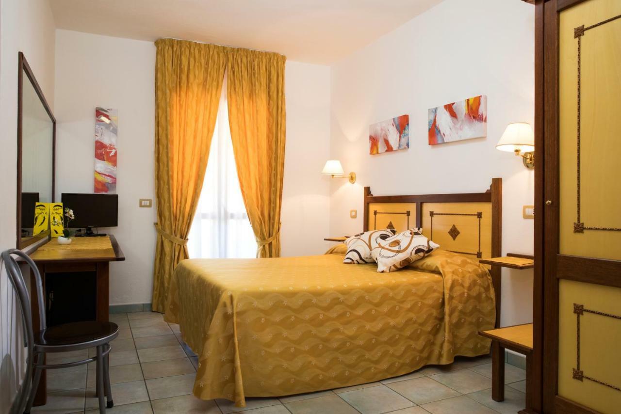 Hotel La Playa Cala Gonone Buitenkant foto