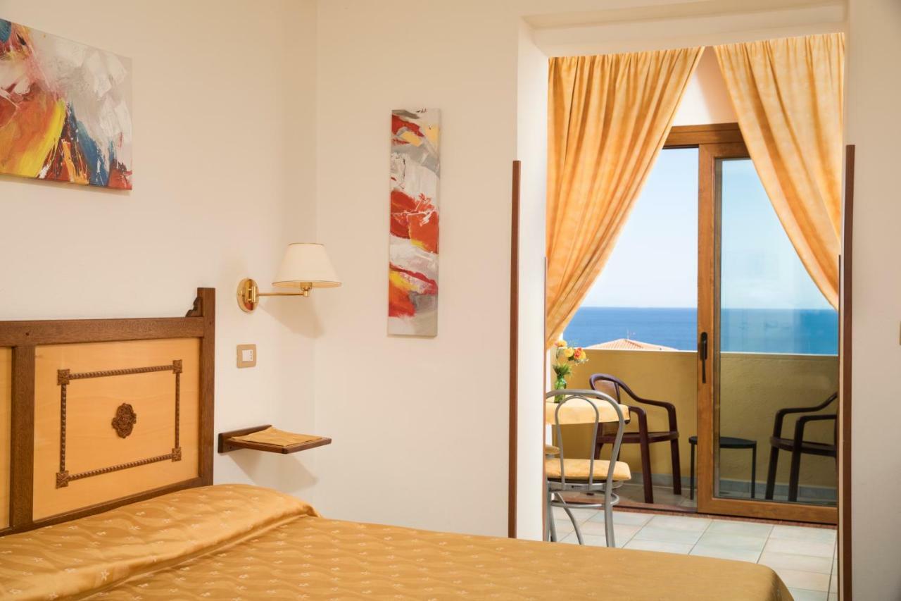 Hotel La Playa Cala Gonone Buitenkant foto
