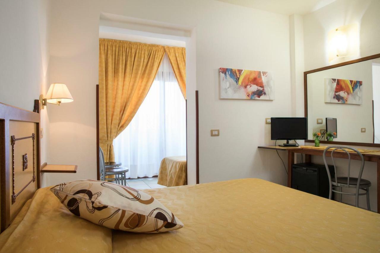Hotel La Playa Cala Gonone Buitenkant foto